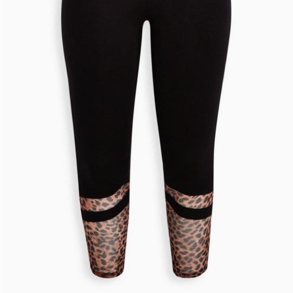 TORRID NWT Size 2-18/20 leopard mesh inset crop leggings